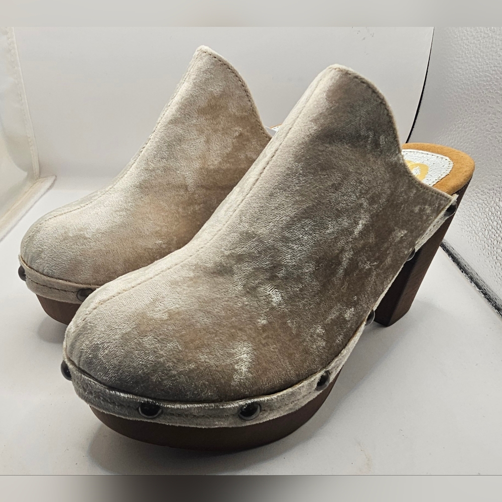 Stylish Cream Mules for Women